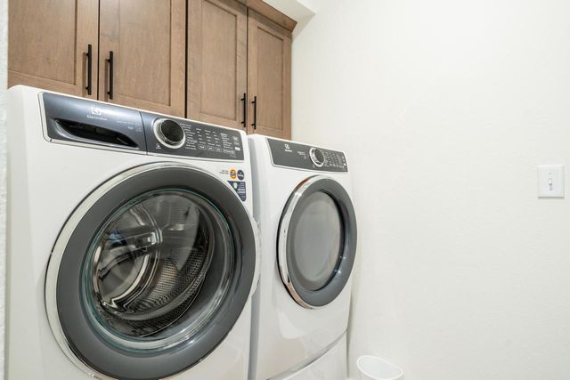 N174W20632 Laurel Springs CIRCLE, Jackson, WI 53037