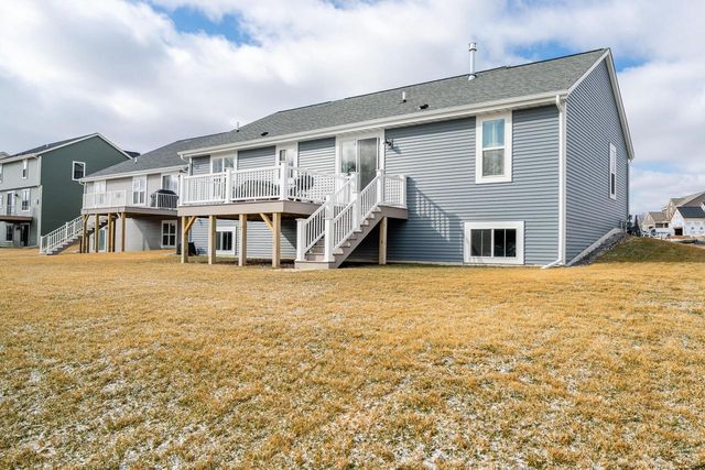 N174W20632 Laurel Springs CIRCLE, Jackson, WI 53037