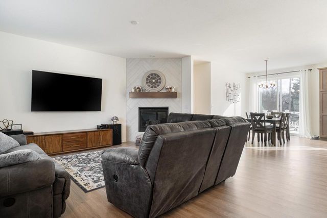 N174W20632 Laurel Springs CIRCLE, Jackson, WI 53037