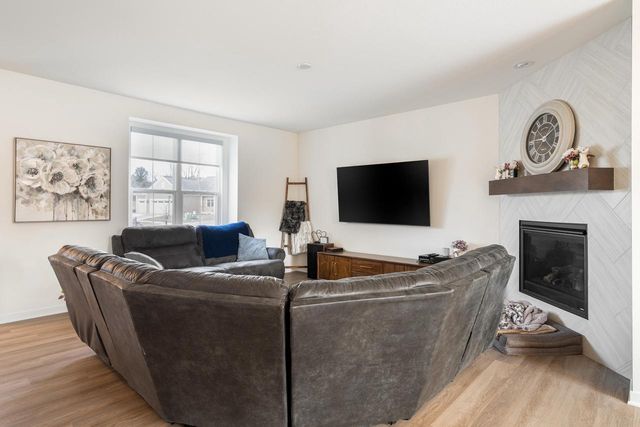 N174W20632 Laurel Springs CIRCLE, Jackson, WI 53037