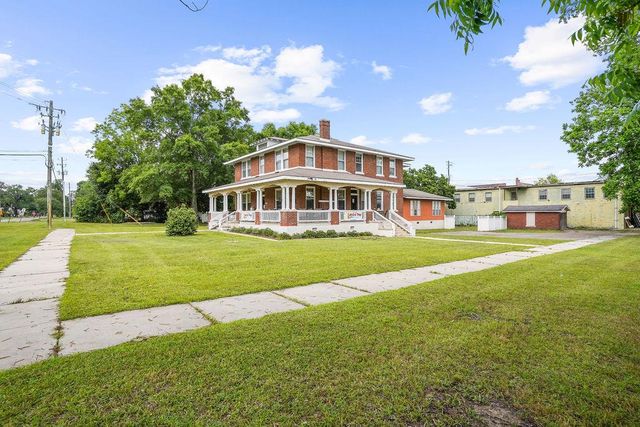 307 S Academy Street, Geneva, AL 36340