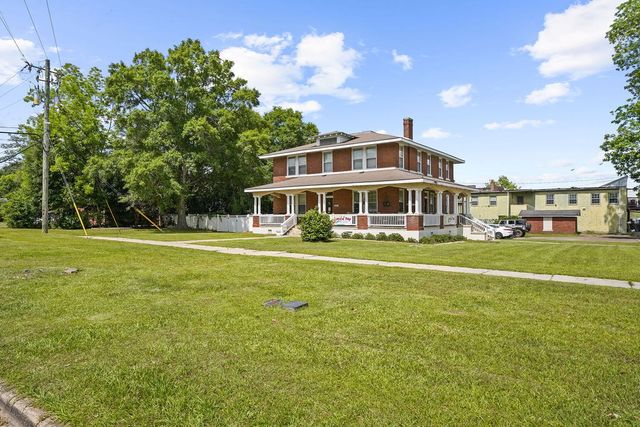 307 S Academy Street, Geneva, AL 36340