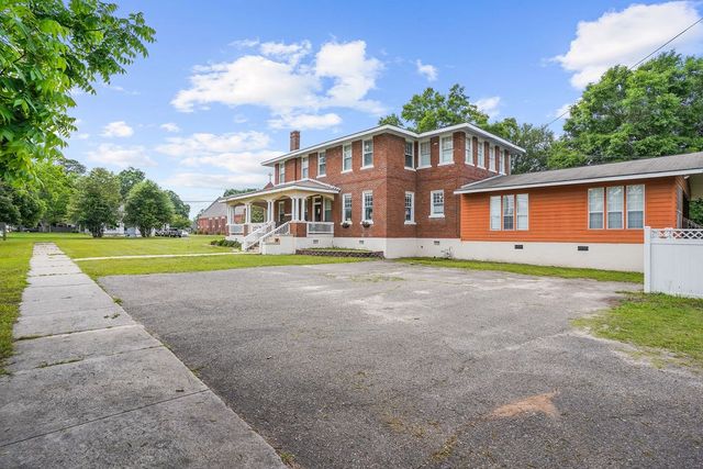 307 S Academy Street, Geneva, AL 36340