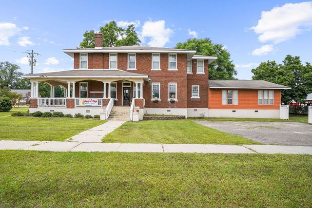 307 S Academy Street, Geneva, AL 36340