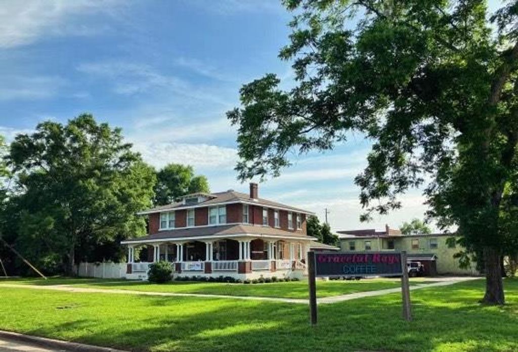 307 S Academy Street, Geneva, AL 36340