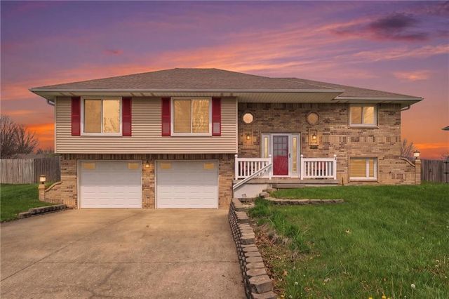 1305 Sam Den Circle, Cameron, MO 64429