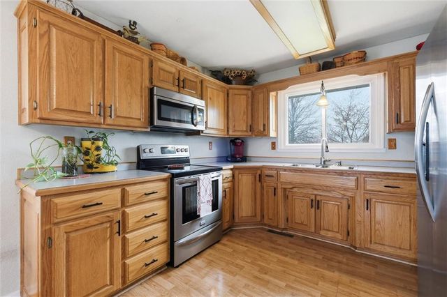 1305 Sam Den Circle, Cameron, MO 64429