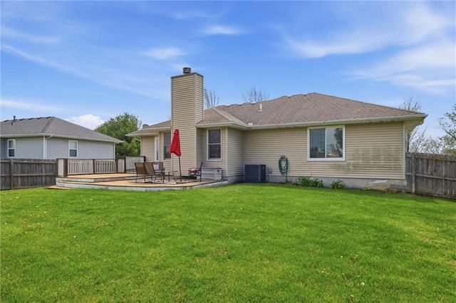 1305 Sam Den Circle, Cameron, MO 64429