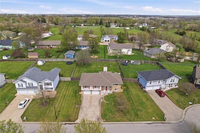 1305 Sam Den Circle, Cameron, MO 64429