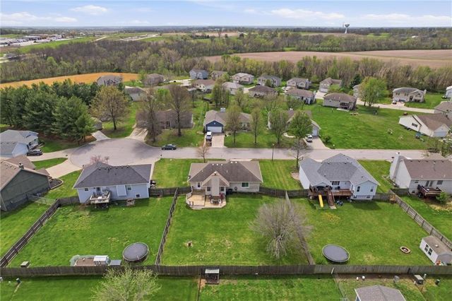 1305 Sam Den Circle, Cameron, MO 64429