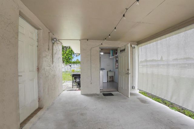 3231 Vassallo Avenue, Palm Springs, FL 33461