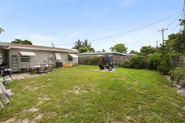 3231 Vassallo Avenue, Palm Springs, FL 33461