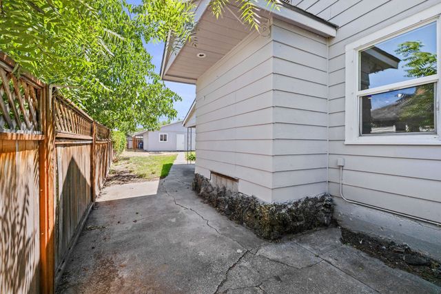 5214 N Belt St, Spokane, WA 99205