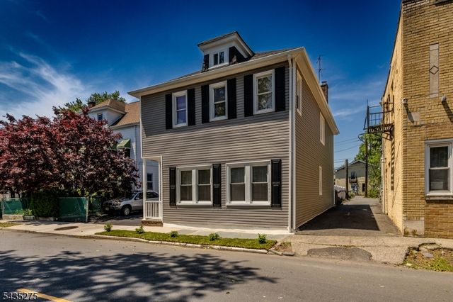 221 N Park St, East Orange City, NJ 07017