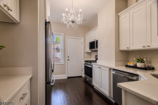 221 N Park St, East Orange City, NJ 07017