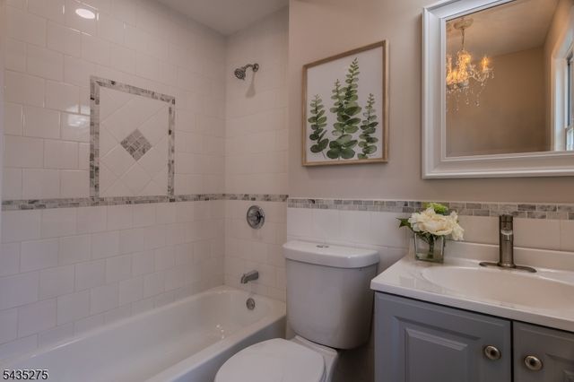 221 N Park St, East Orange City, NJ 07017