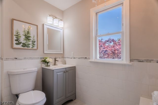 221 N Park St, East Orange City, NJ 07017