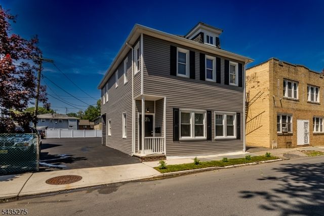 221 N Park St, East Orange City, NJ 07017