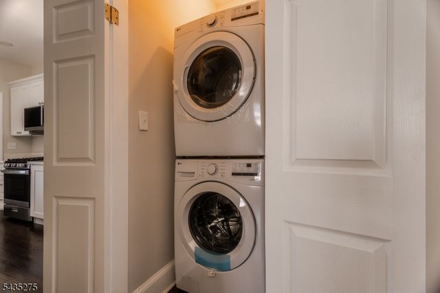 221 N Park St, East Orange City, NJ 07017
