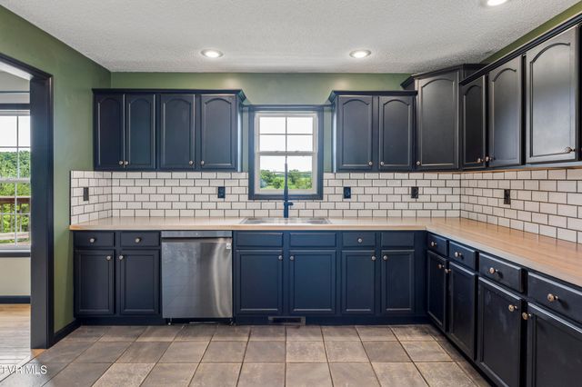 150 West Hills Drive, Mosheim, TN 37818