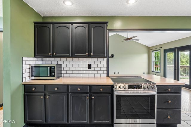 150 West Hills Drive, Mosheim, TN 37818