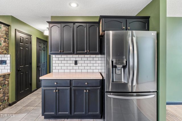 150 West Hills Drive, Mosheim, TN 37818