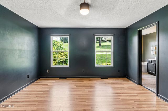 150 West Hills Drive, Mosheim, TN 37818