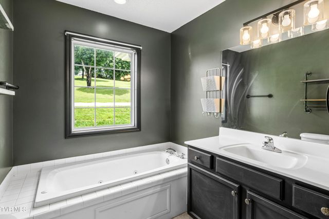 150 West Hills Drive, Mosheim, TN 37818