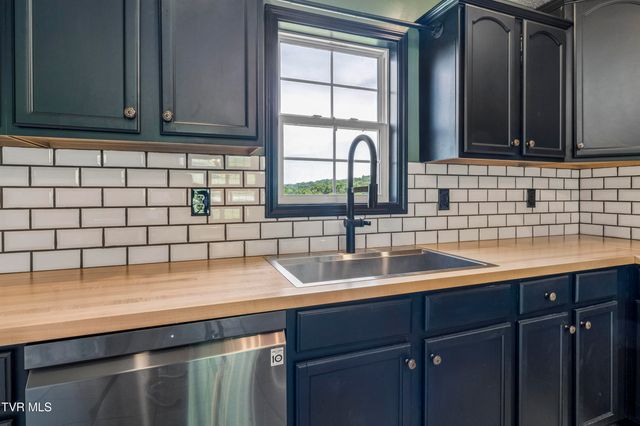 150 West Hills Drive, Mosheim, TN 37818