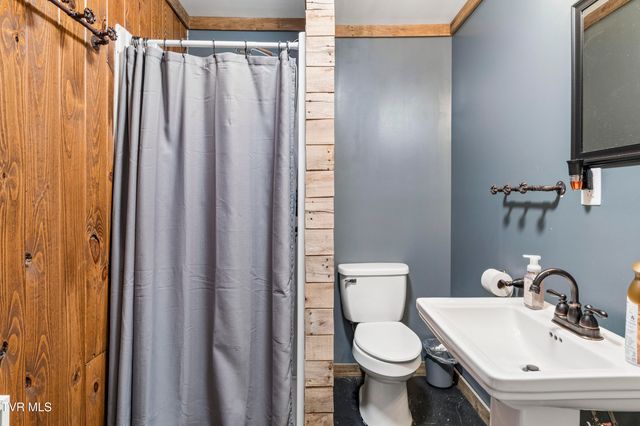 150 West Hills Drive, Mosheim, TN 37818