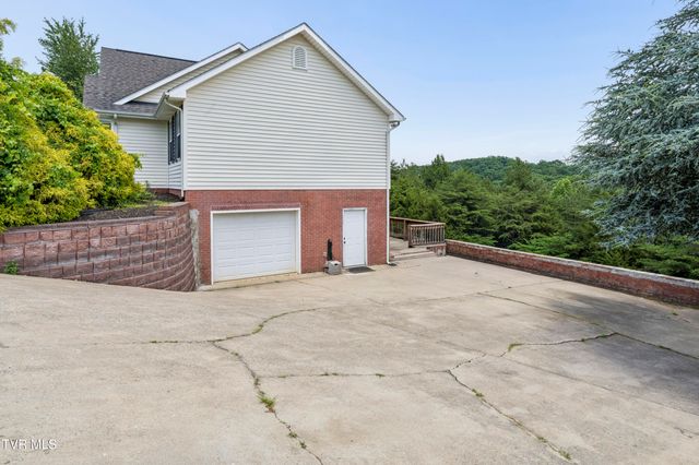 150 West Hills Drive, Mosheim, TN 37818