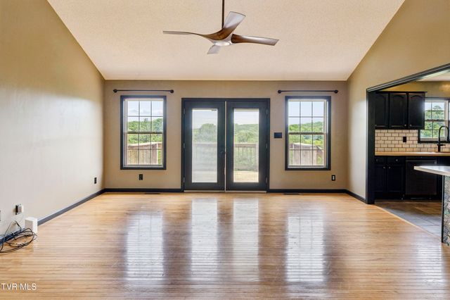 150 West Hills Drive, Mosheim, TN 37818