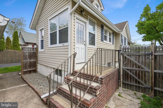 323 MAPLE AVE, Delanco, NJ 08075