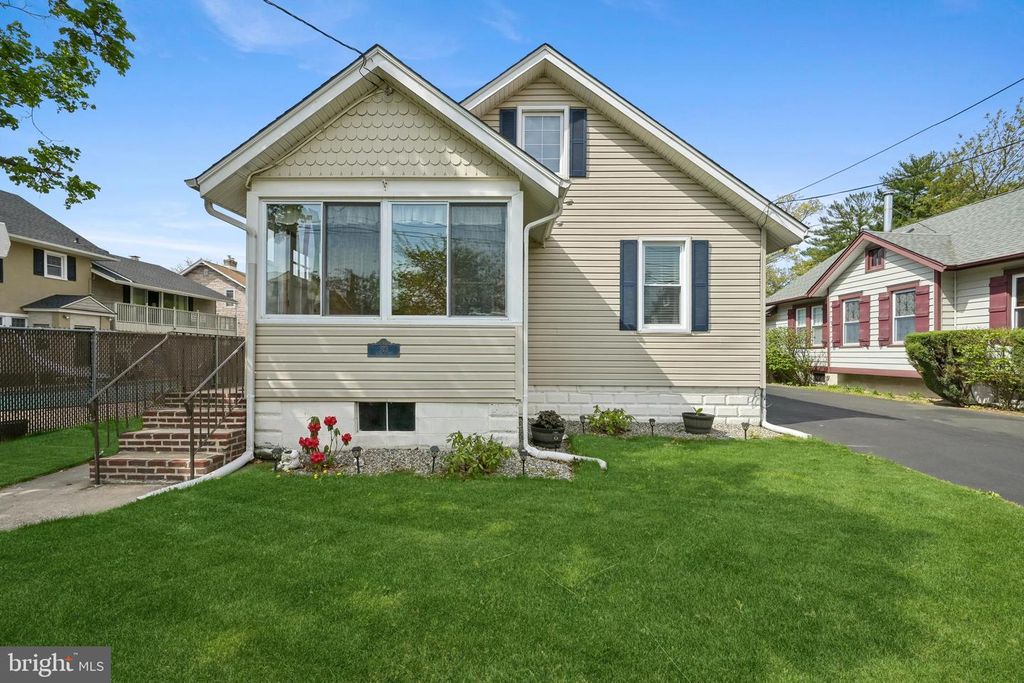 323 MAPLE AVE, Delanco, NJ 08075