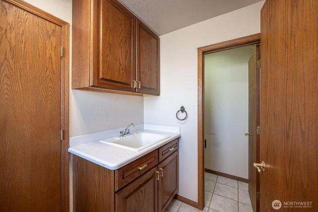 939 S Laguna Drive, Moses Lake, WA 98837