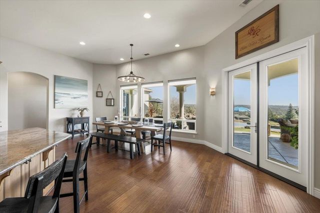 2480 Country Ln, Auburn, CA 95603