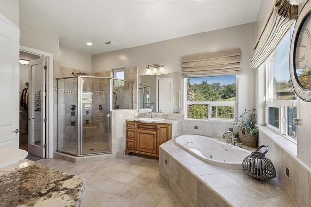 2480 Country Ln, Auburn, CA 95603