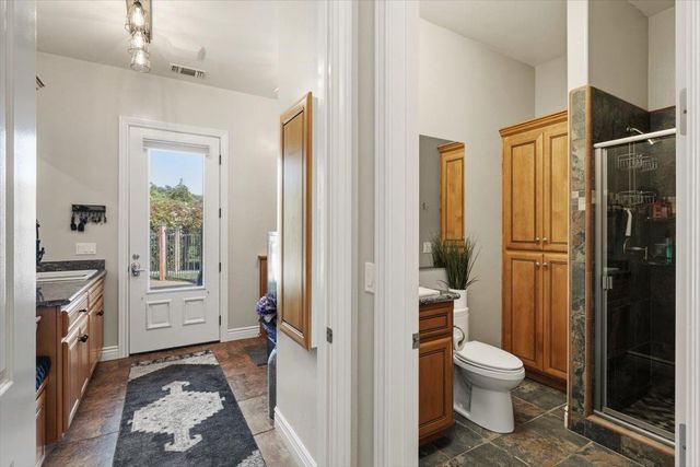 2480 Country Ln, Auburn, CA 95603