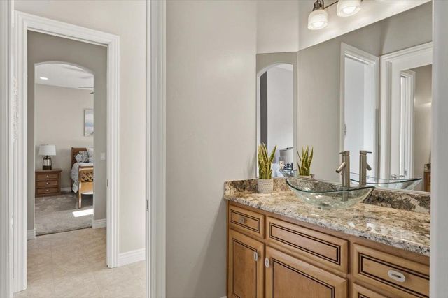 2480 Country Ln, Auburn, CA 95603