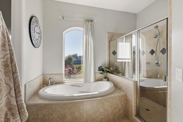 2480 Country Ln, Auburn, CA 95603