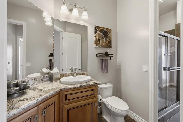 2480 Country Ln, Auburn, CA 95603