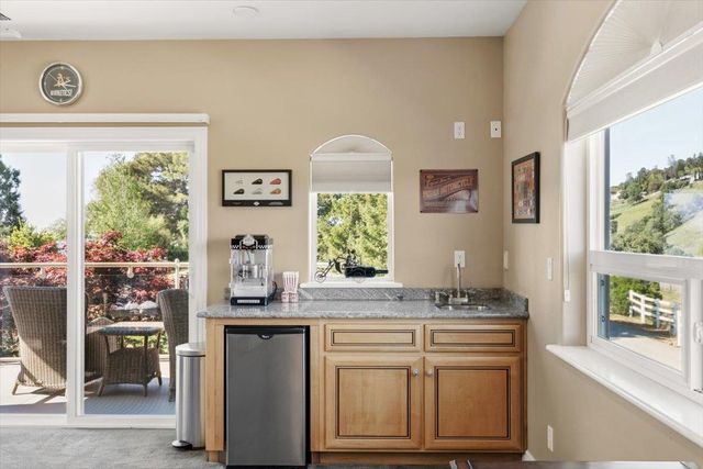 2480 Country Ln, Auburn, CA 95603