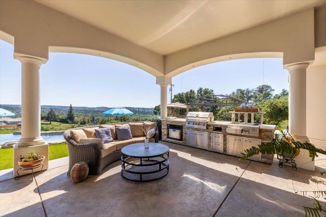 2480 Country Ln, Auburn, CA 95603