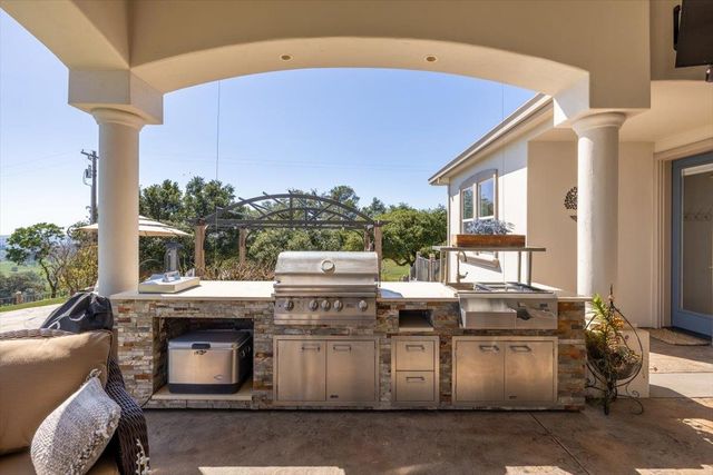 2480 Country Ln, Auburn, CA 95603