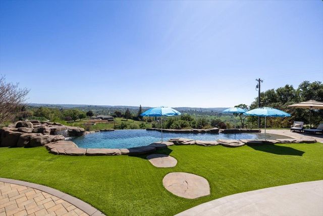 2480 Country Ln, Auburn, CA 95603