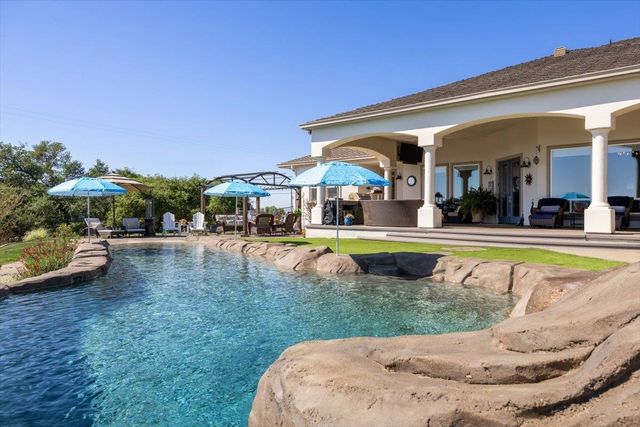 2480 Country Ln, Auburn, CA 95603