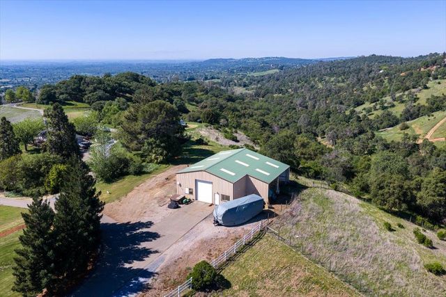 2480 Country Ln, Auburn, CA 95603