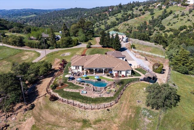 2480 Country Ln, Auburn, CA 95603