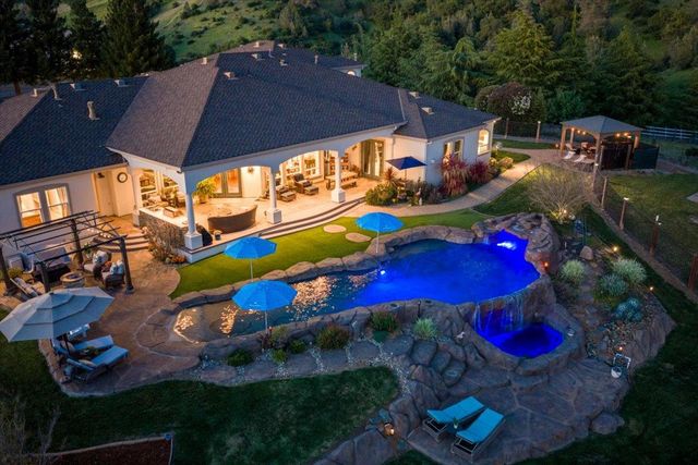 2480 Country Ln, Auburn, CA 95603