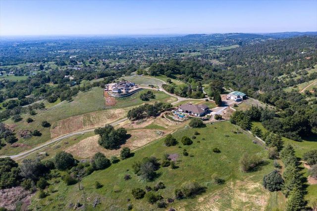 2480 Country Ln, Auburn, CA 95603